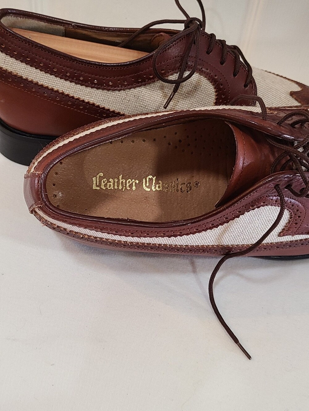 Leather Classics Men's Two-Tone Brown and Cream Wingtip Oxfords Vintage - Picture 2 of 16